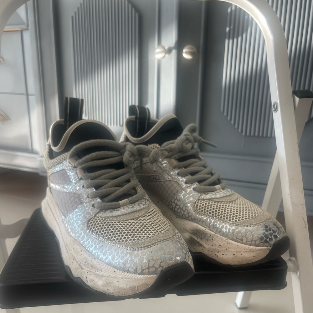 P448 Sneakers